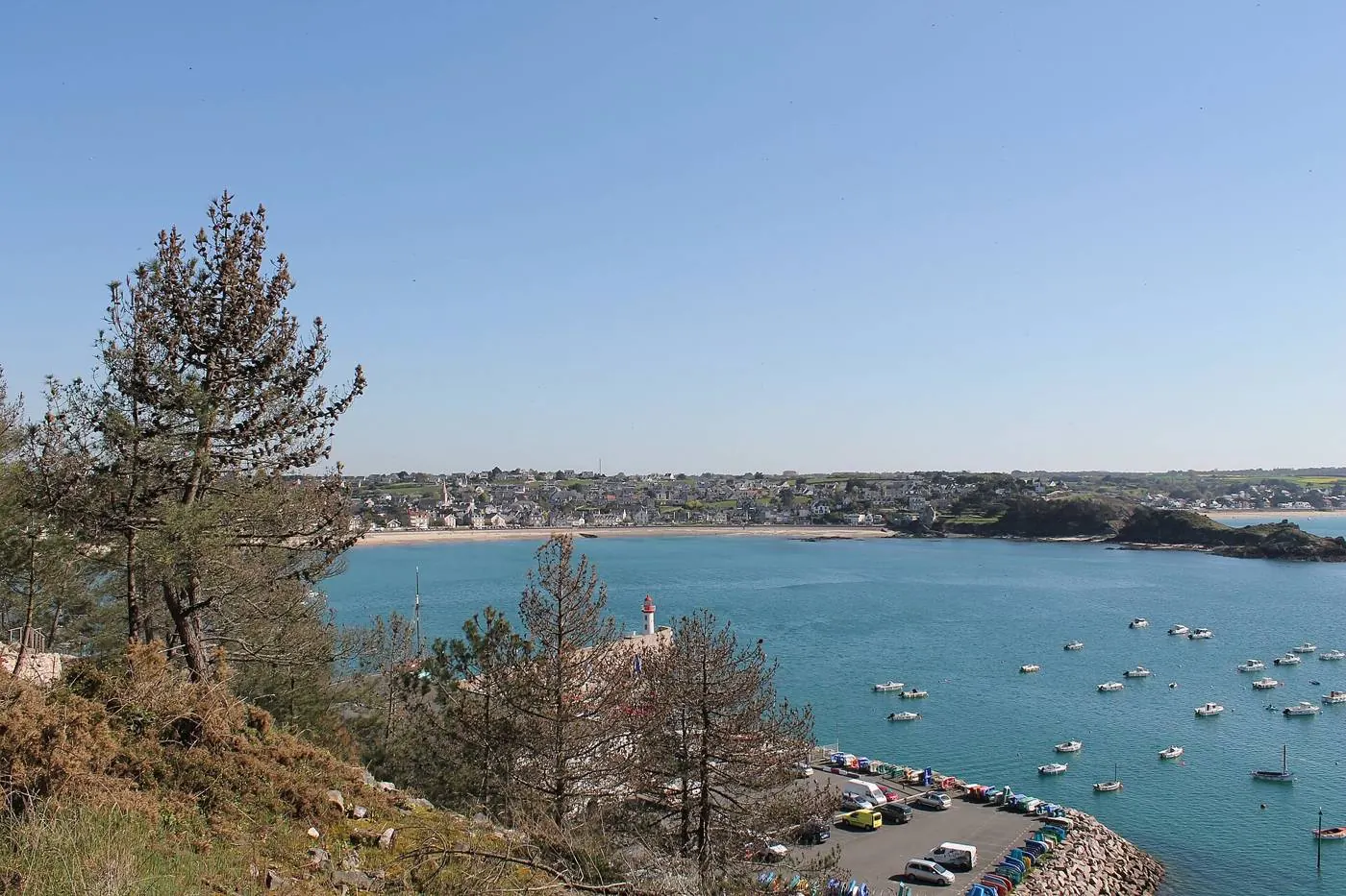 Vue sur la baie et la plage du centre d'Erquy